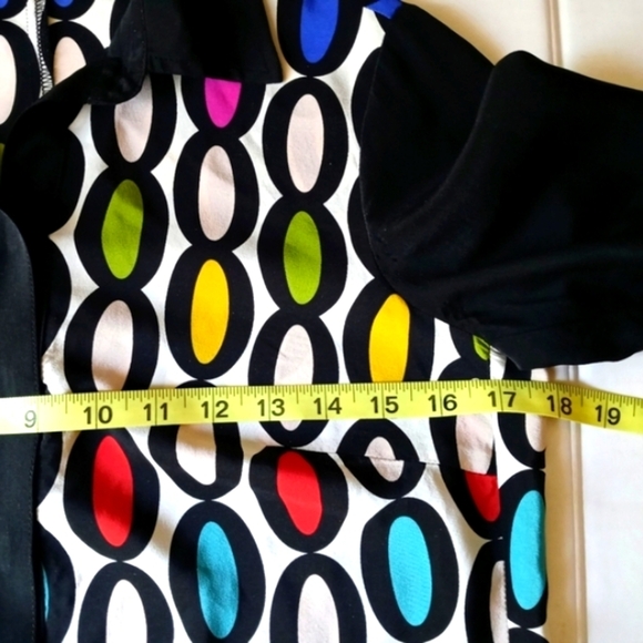 Trina Turk  100 % Silk  Blouse. - Picture 4 of 9